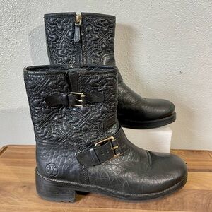 Tory Burch Chrystie Leather Boots 7.5 Black Buckle Moto Zip Mid Calf Lug Quilted
